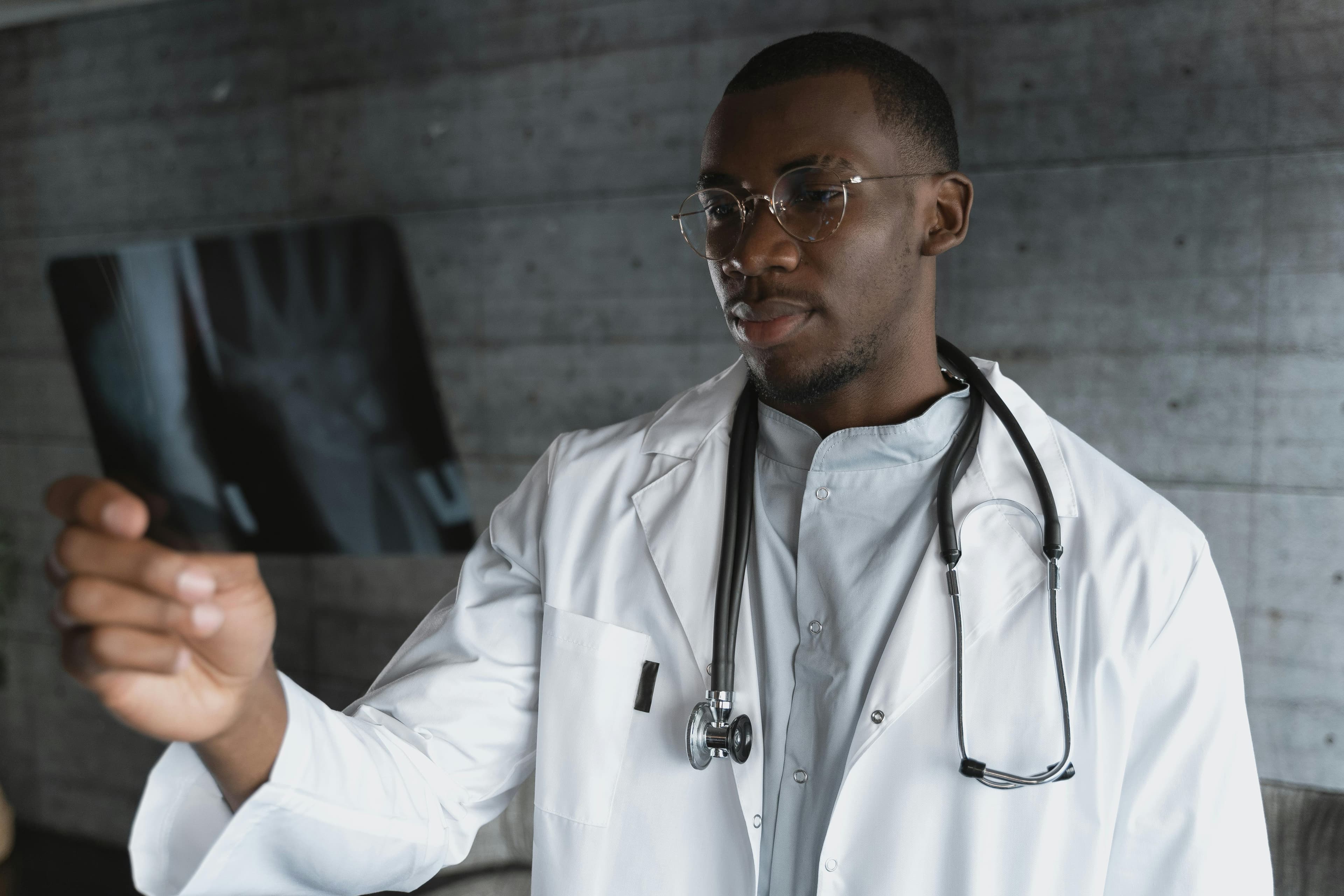 General practitioner using VisioRad AI on a tablet